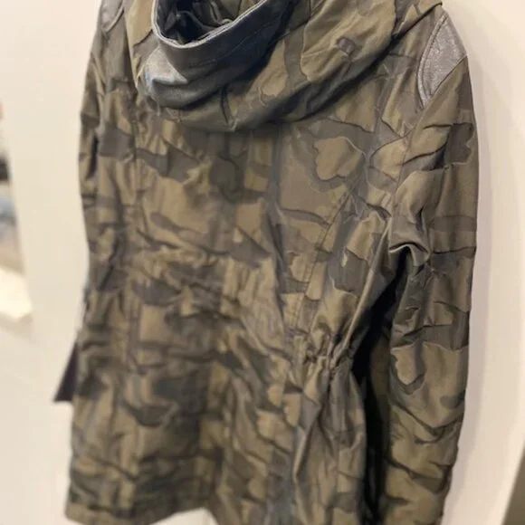 Blanc Noir Camo-Print Hooded Anorak Jacket - Picture 5 of 14